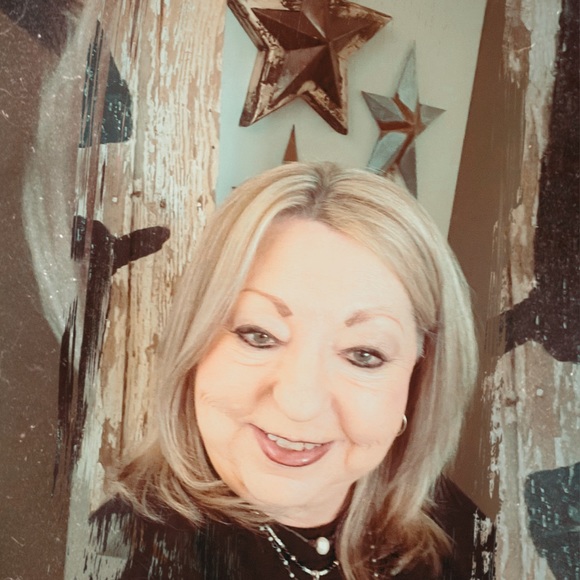 Meet your Posher, Sheila - Picture 2 of 2